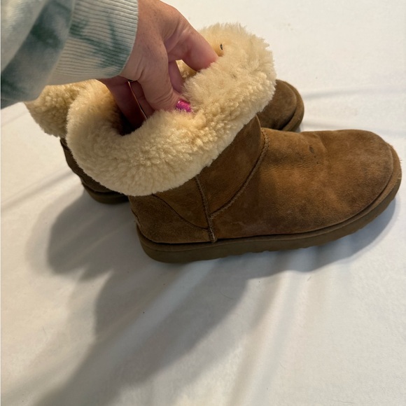 Cozy Tan ugg Boots - Picture 2 of 8